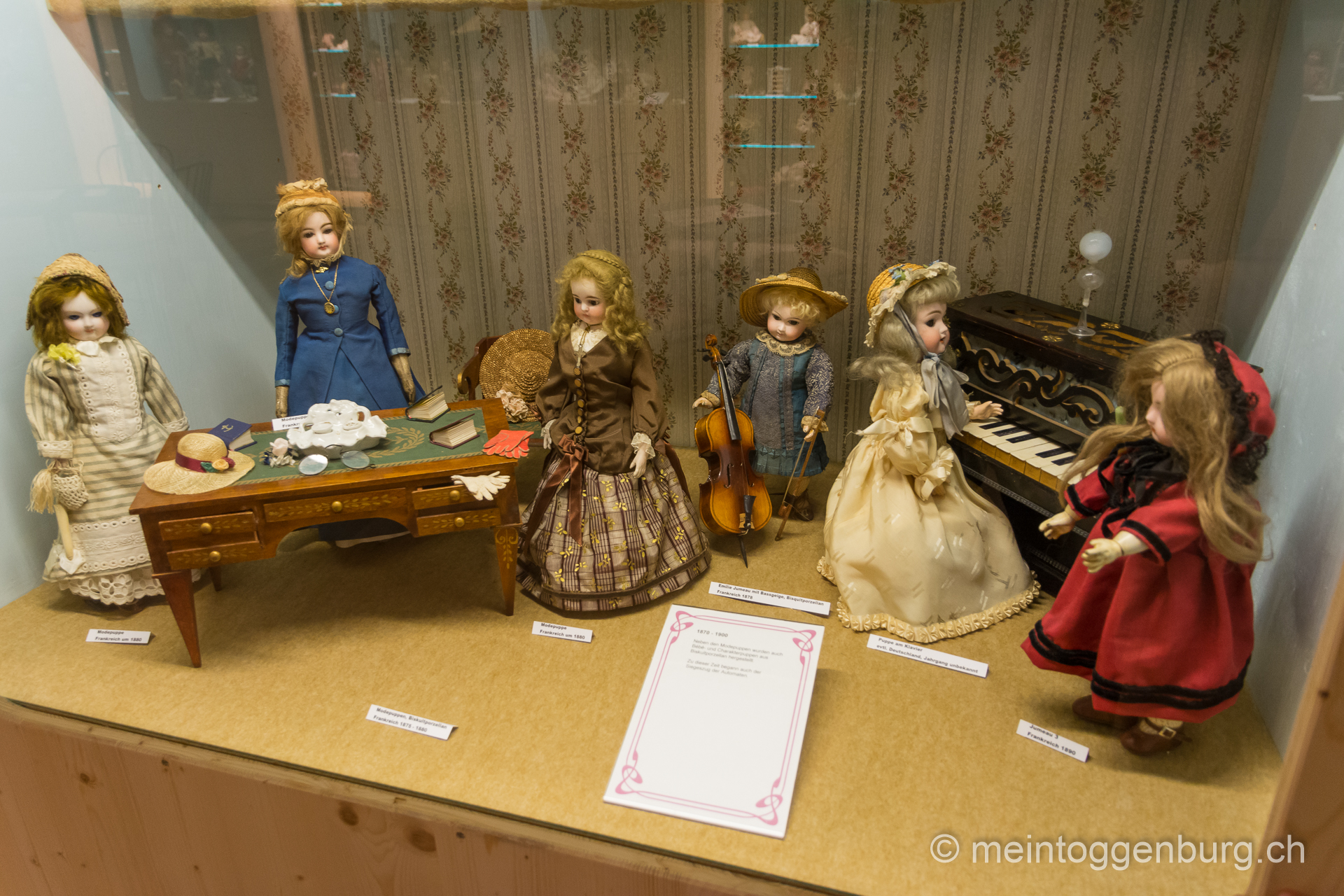 Erlebniswelt Toggenburg Lichtensteig Modelleisenbahn Museum Oldtimer Puppen Krippen